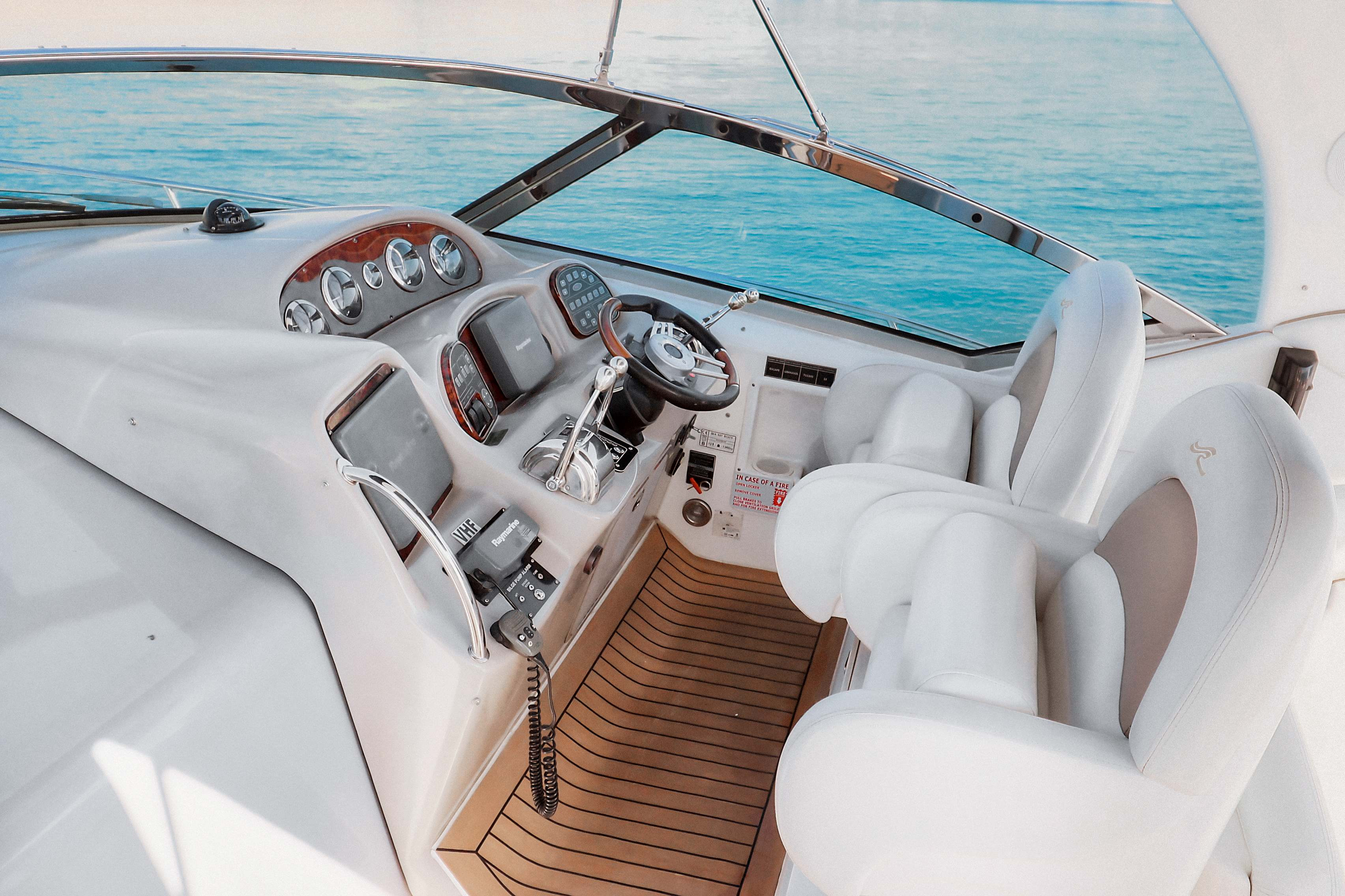 Sea Ray 375 photo 9