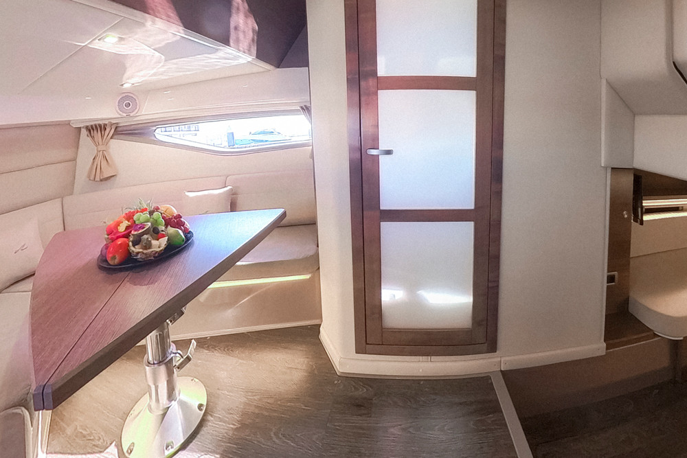Sea Ray 320 photo 5
