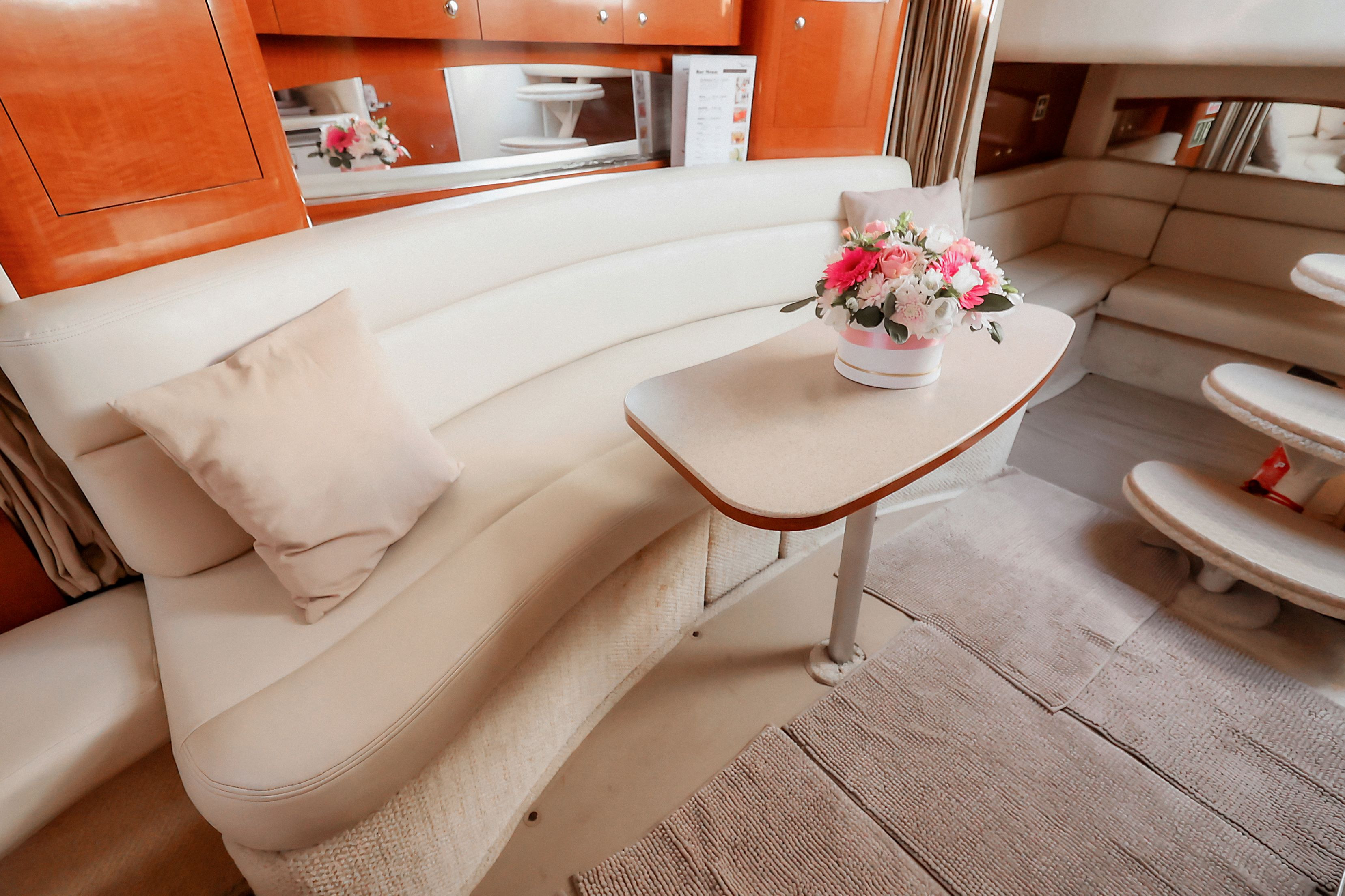 Sea Ray 375 photo 4
