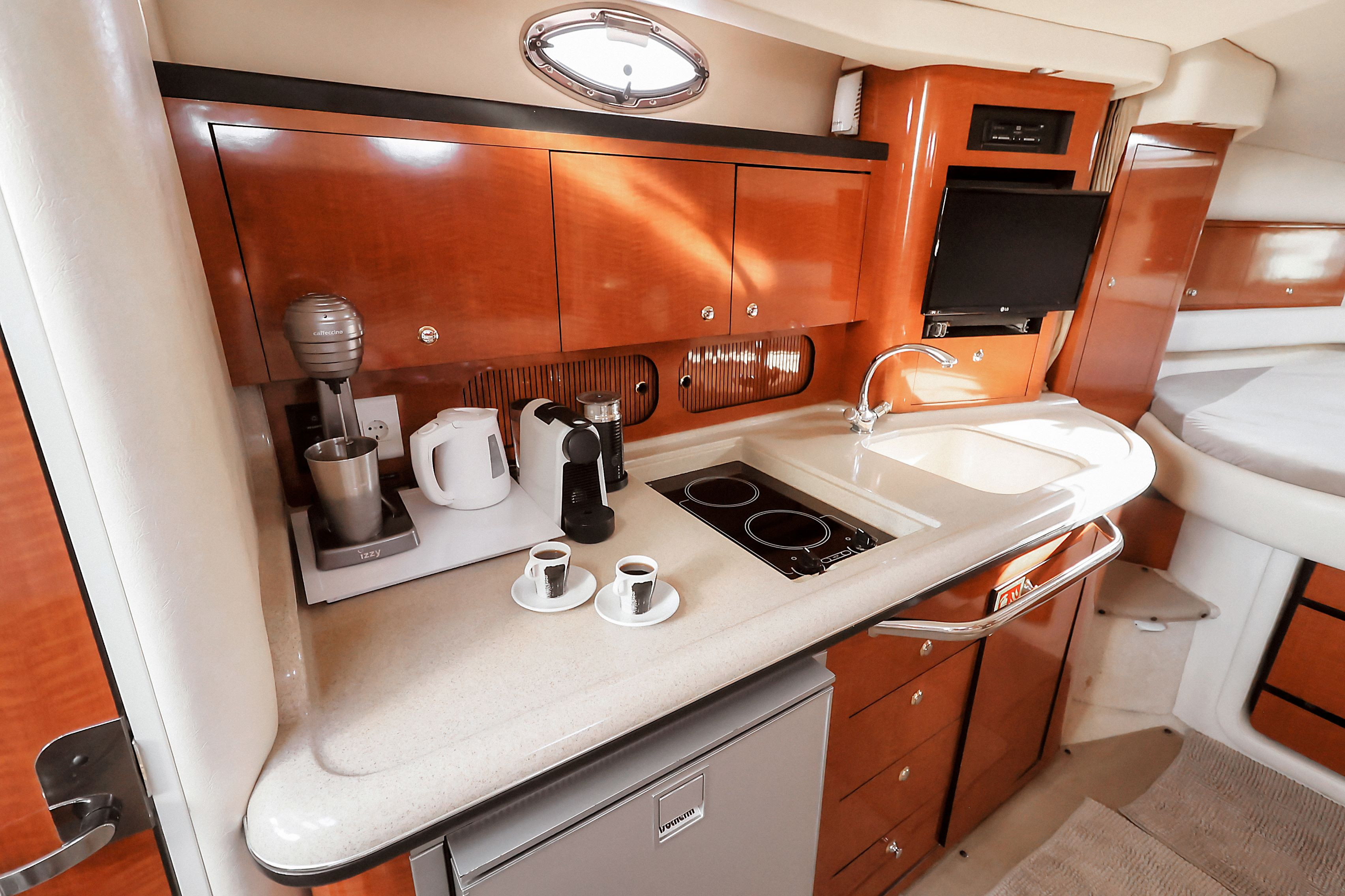 Sea Ray 375 photo 7