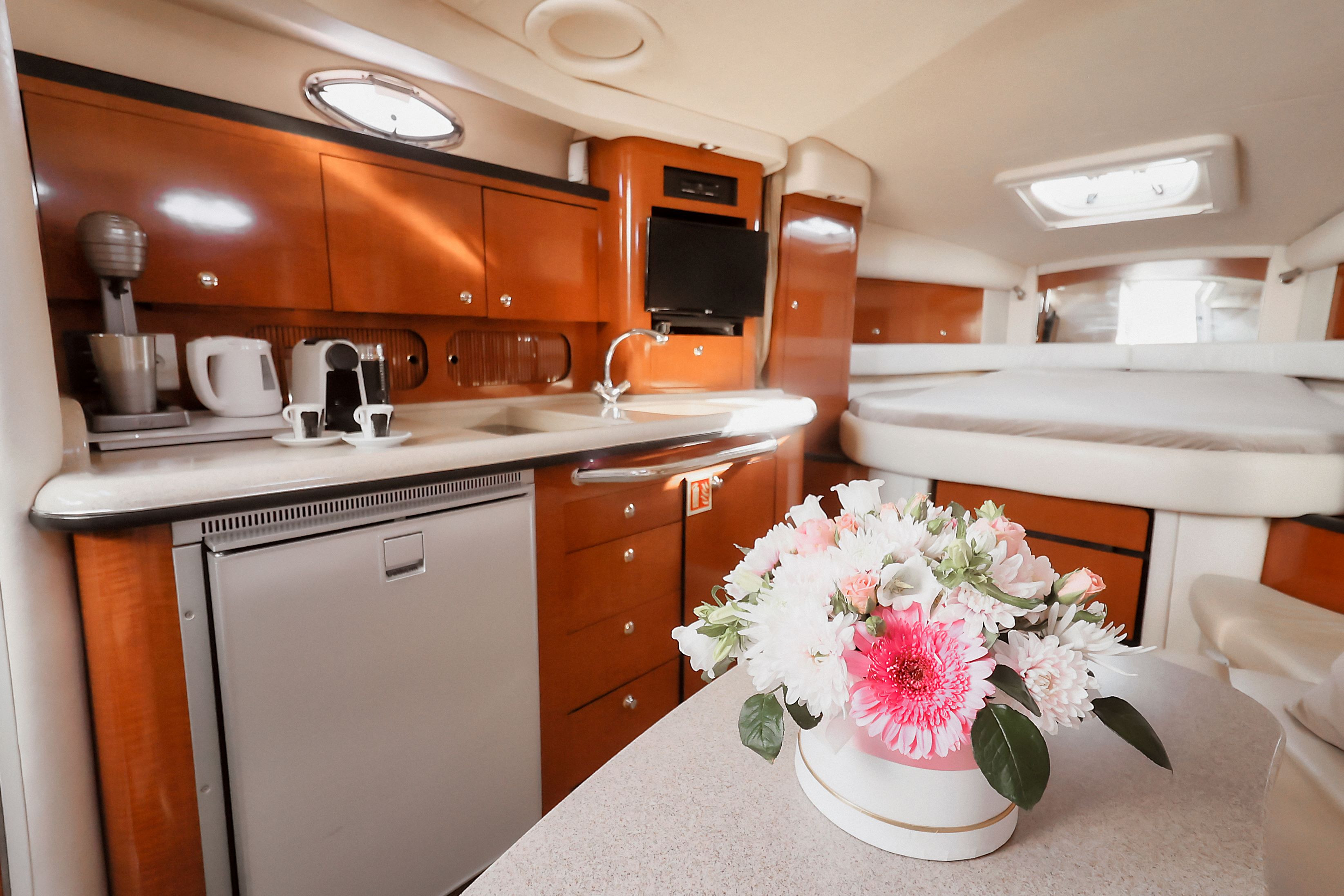 Sea Ray 375 photo 5